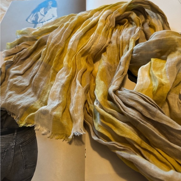 Burberry Accessories - 💯 % AUTHENTIC Burberry Linen Scarf in Beige and Yellow hues